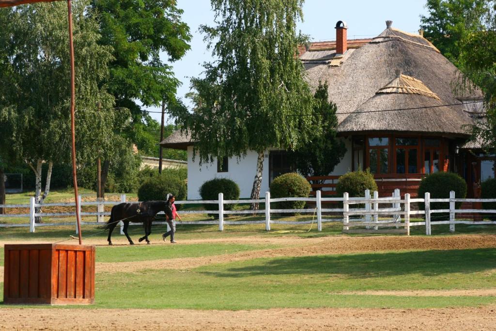 Gasztro élménybirtok - Balatonlelle-Rádpuszta Hotel Exterior foto