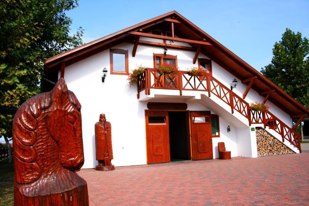 Gasztro élménybirtok - Balatonlelle-Rádpuszta Hotel Exterior foto