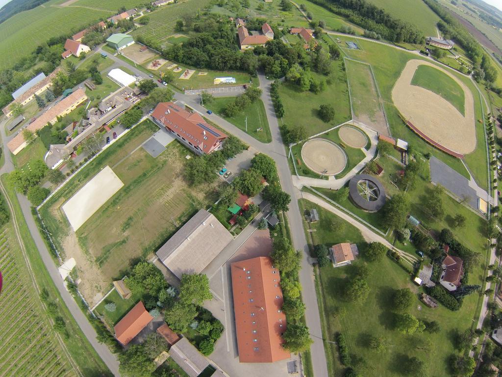 Gasztro élménybirtok - Balatonlelle-Rádpuszta Hotel Exterior foto